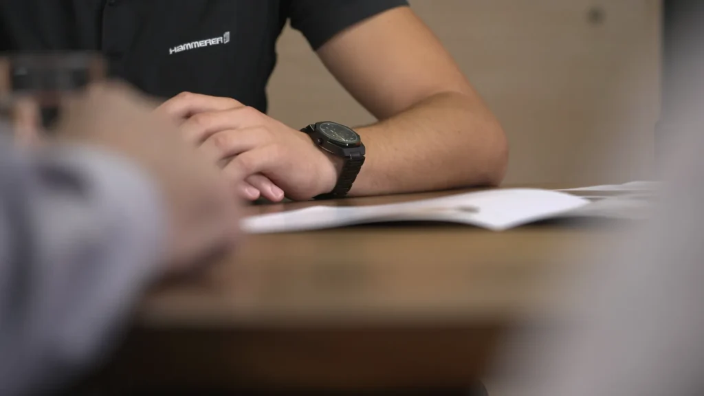 Hammerer Besprechungs Szene